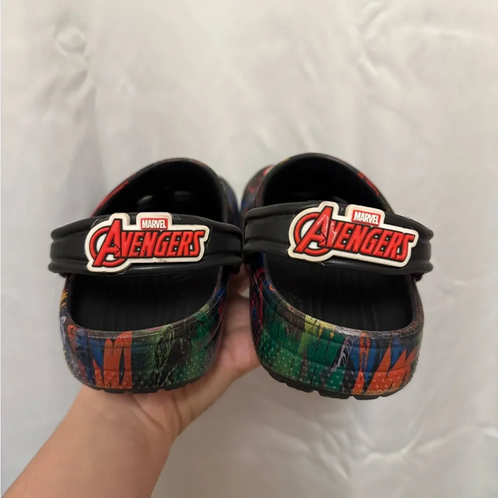 Crocs Kids' Classic Marvel Avengers in black - Picture 3 of 6